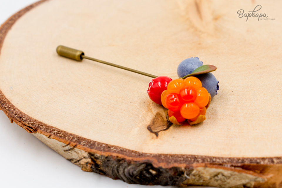 Брошь-игла "Полярная ягода"