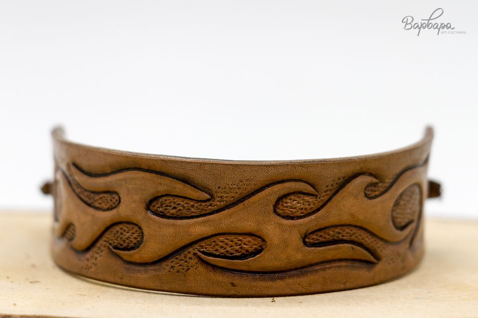 Браслет с тиснением