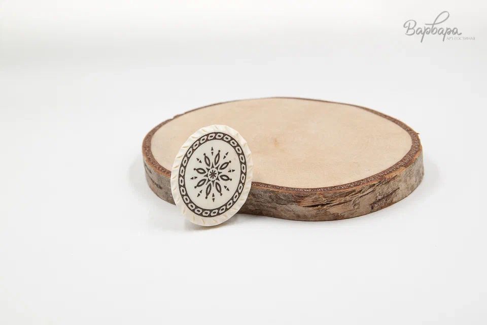 Брошь с орнаментом "Дары Севера"