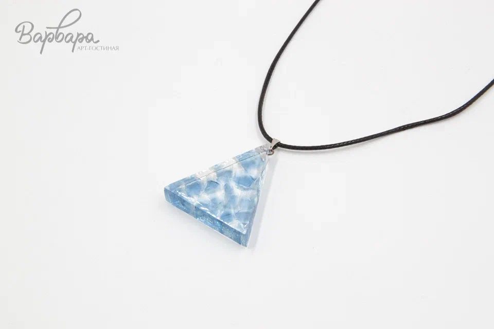 Кулон с сухоцветами