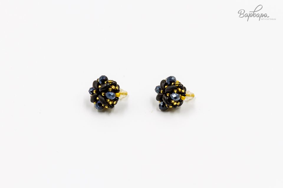 Серьги-пуссеты с черными бусинами