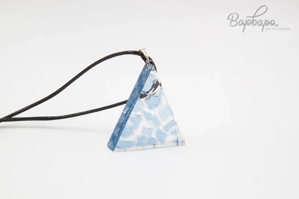 Кулон с сухоцветами