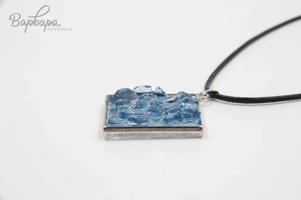 Кулон с сухоцветами