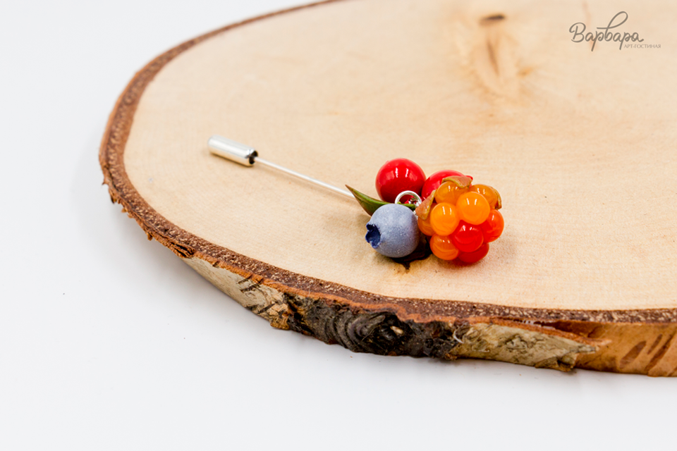 Брошь-игла "Полярная ягода"