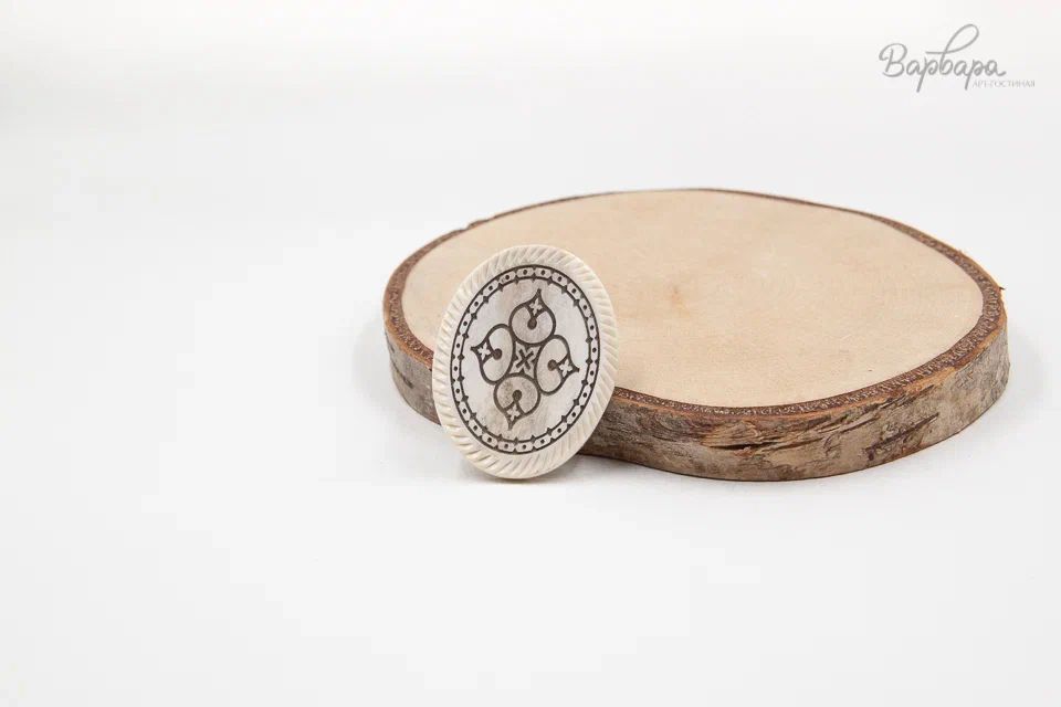 Брошь с орнаментом "Дары Севера"