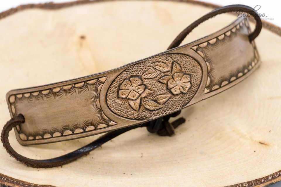 Браслет с тиснением