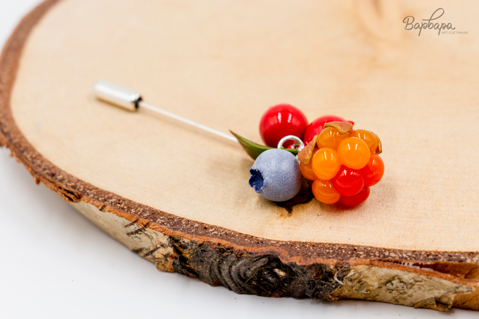 Брошь-игла "Полярная ягода"