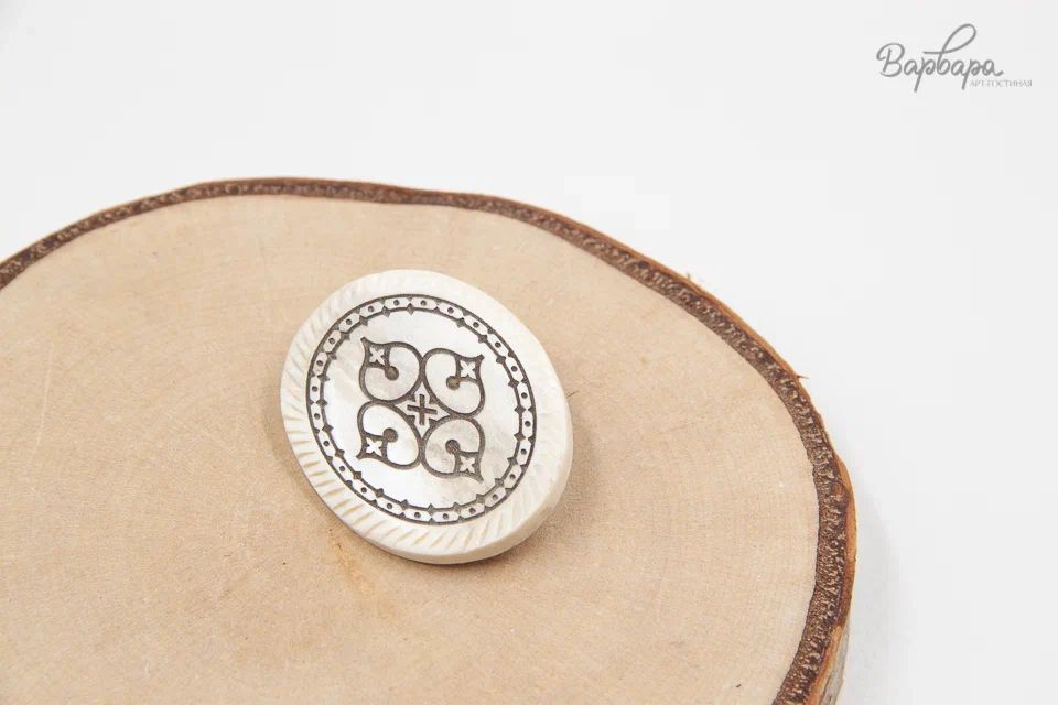 Брошь с орнаментом "Дары Севера"