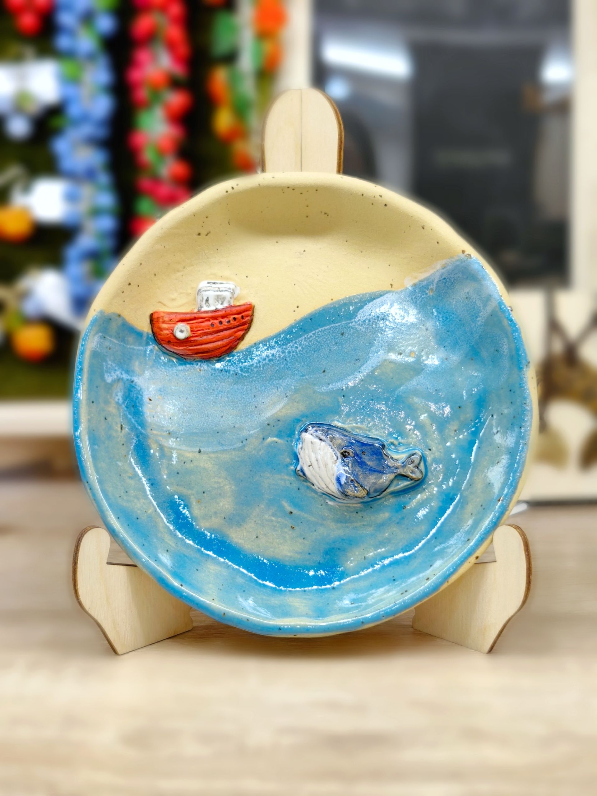 Тарелка с фигуркой С