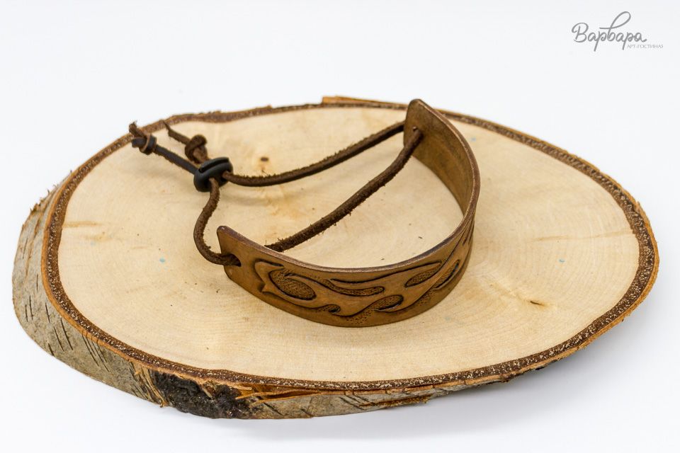 Браслет с тиснением