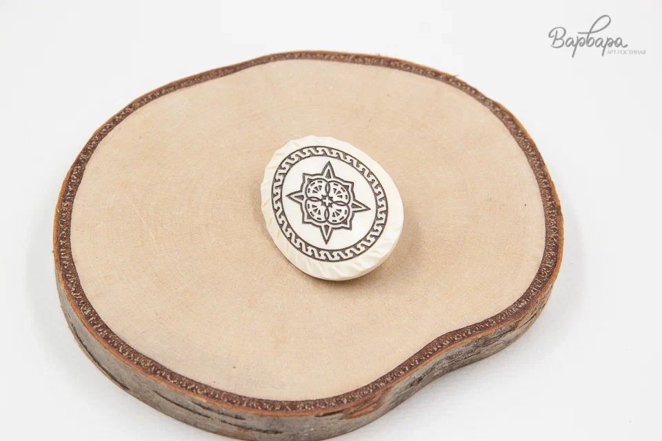 Брошь с орнаментом "Дары Севера"