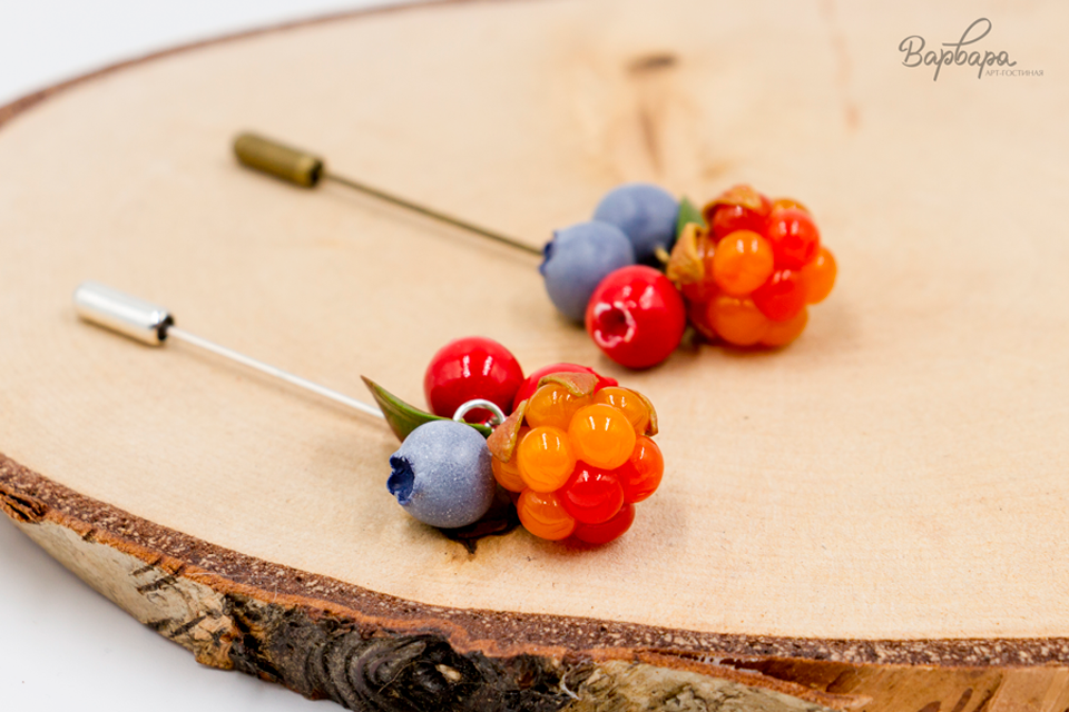 Брошь-игла "Полярная ягода"
