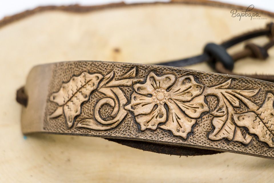 Браслет с тиснением