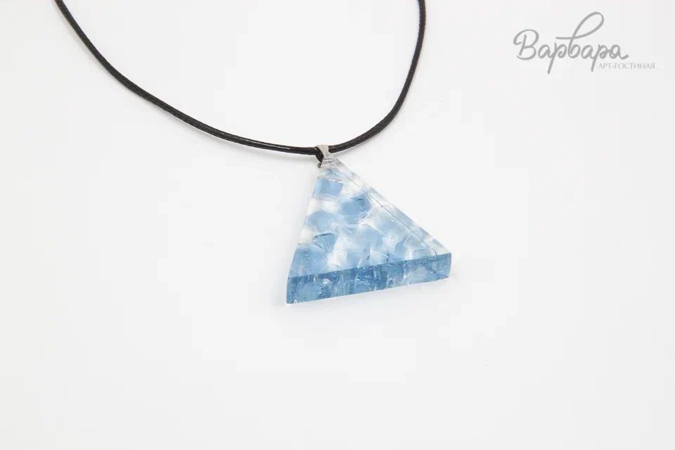 Кулон с сухоцветами