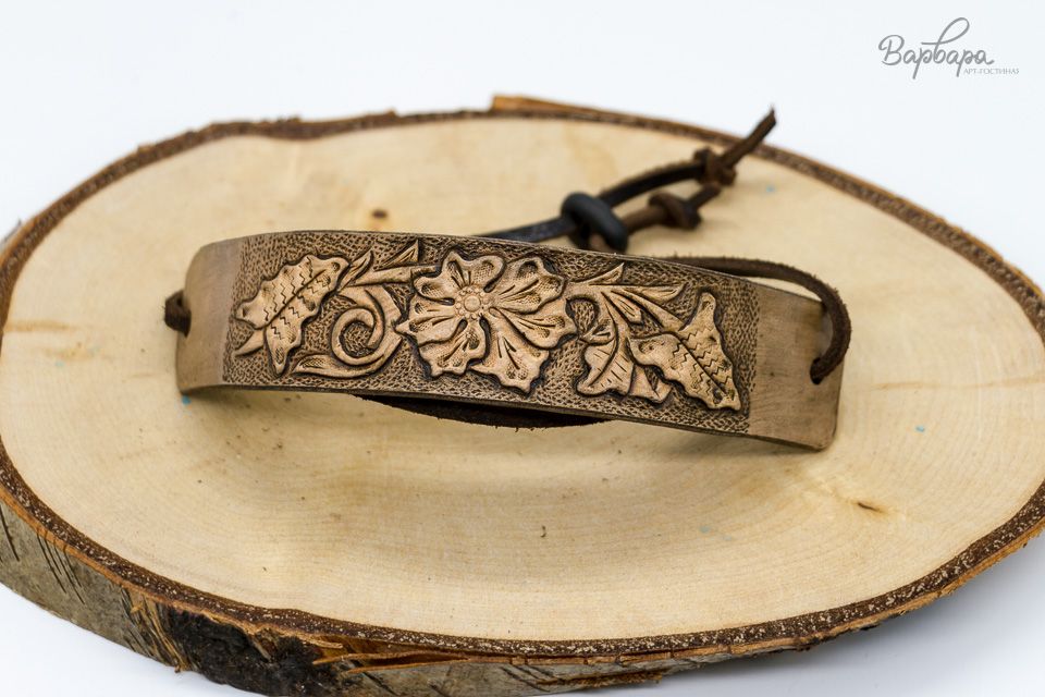 Браслет с тиснением