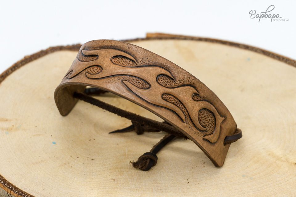 Браслет с тиснением