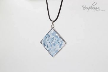 Кулон с сухоцветами