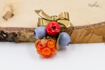 Брошь-бант "Полярная ягода"