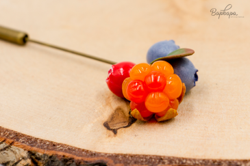 Брошь-игла "Полярная ягода"