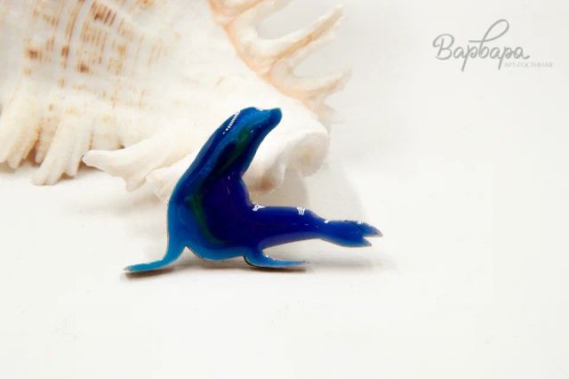 Брошь на деревянной основе